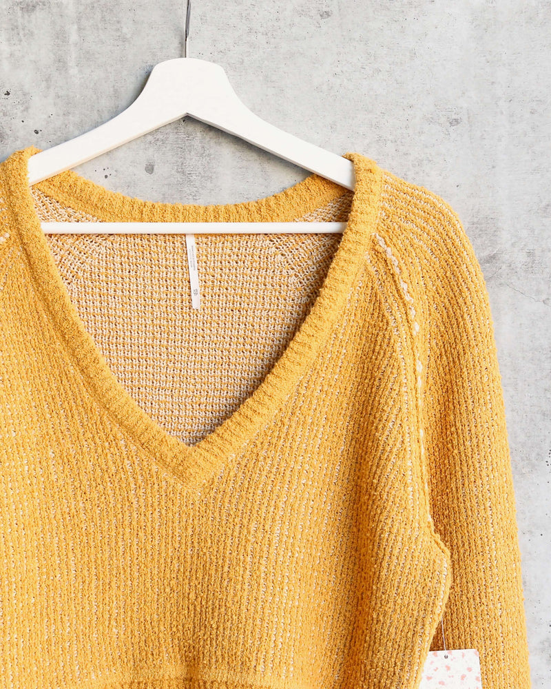 Free People - High Low V Textured Slouchy Sweater - De Soleil – Shop Hearts