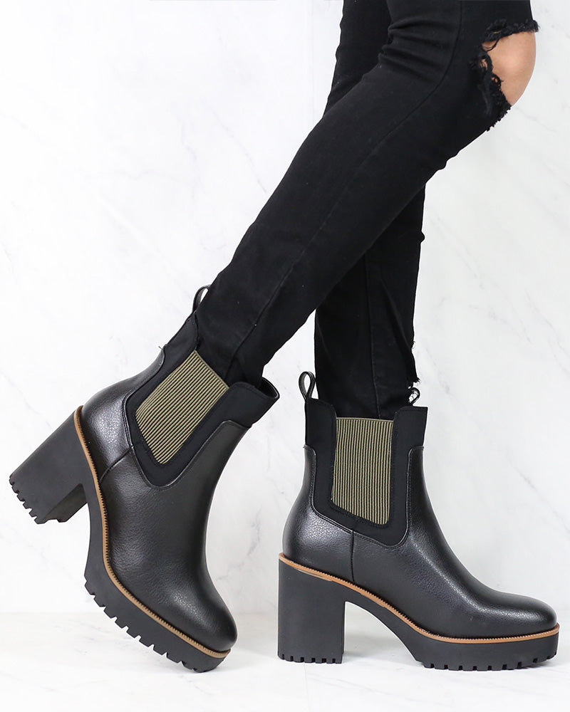 Good Day Grain Platform Ankle Boots in Black