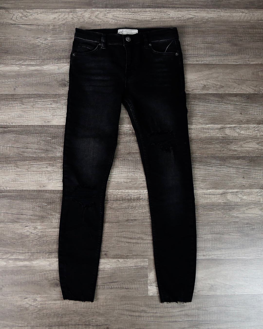 Free People - Shark Bite Raw-Hem Ripped Crop Skinny Jeans in Black