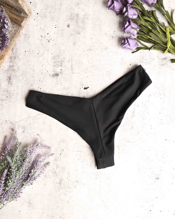 Final Sale - Seamless V-Cut Bikini Bottoms in Solid Black