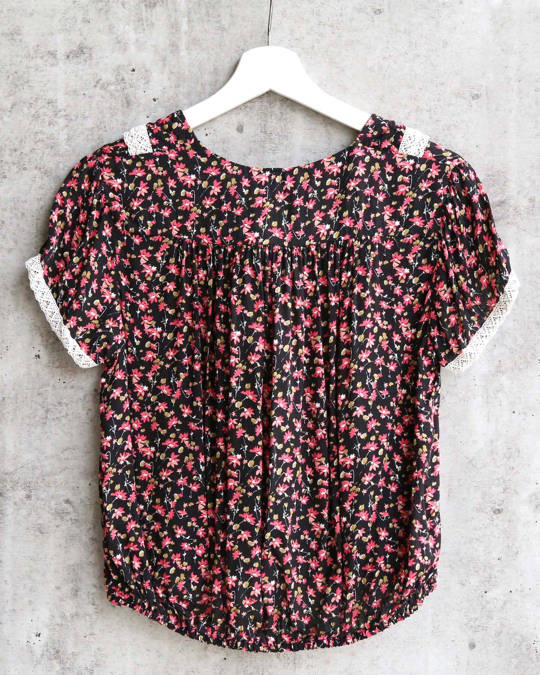 Free People - The Ana Printed Floral Blouse - Black