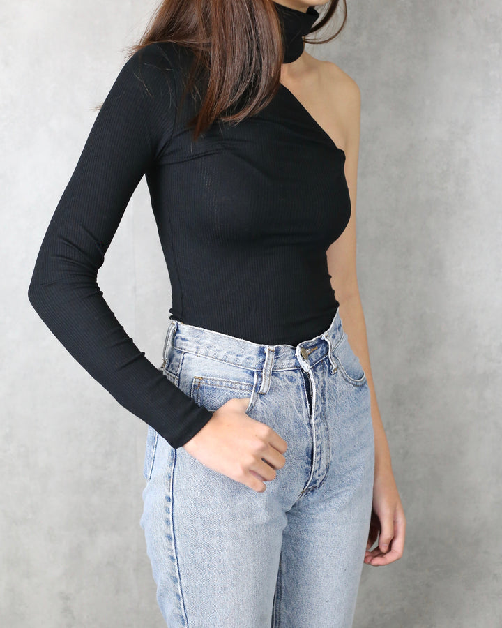 Oasis One Shoulder Turtleneck Ribbed Knit Top in Black